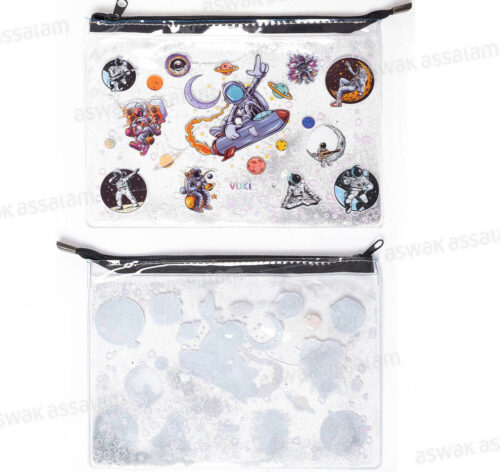 TROUSSE A CRAYONS A FERMETURE ECLAIR TRANSPARENTE EAU PAILLETEE 24*17*0,2CM MOTIF ASTRONAUTE VUKI